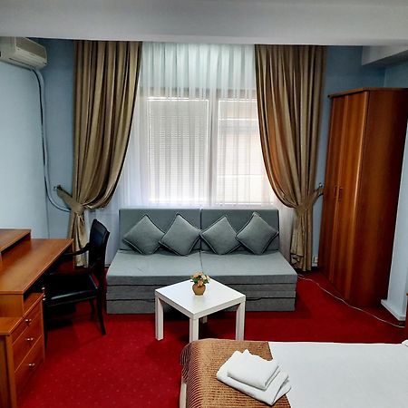 Hotel Aristocrat & Fish Restaurant Скопье Номер фото