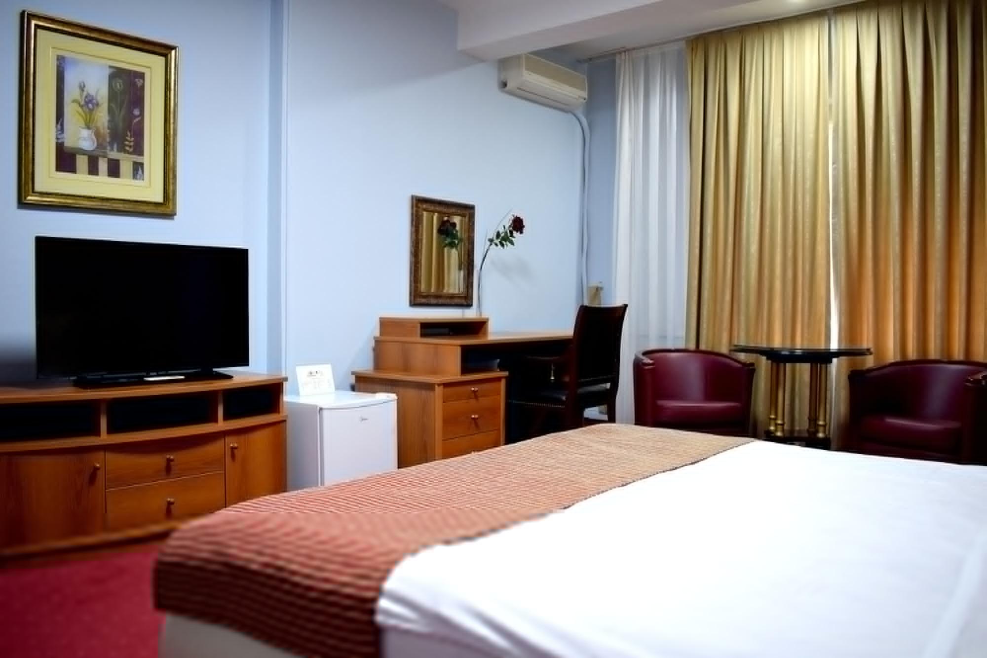 Hotel Aristocrat & Fish Restaurant Скопье Экстерьер фото