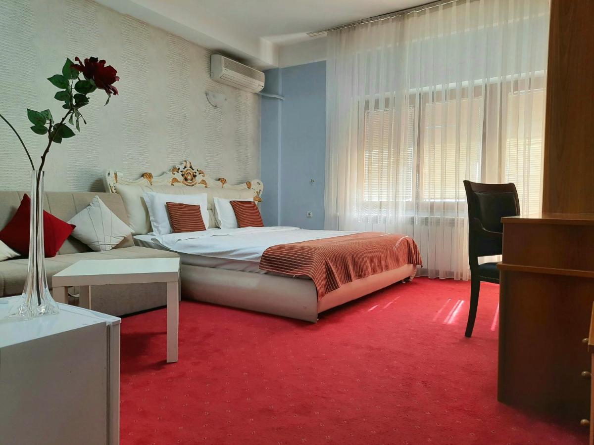 Hotel Aristocrat & Fish Restaurant Скопье Экстерьер фото
