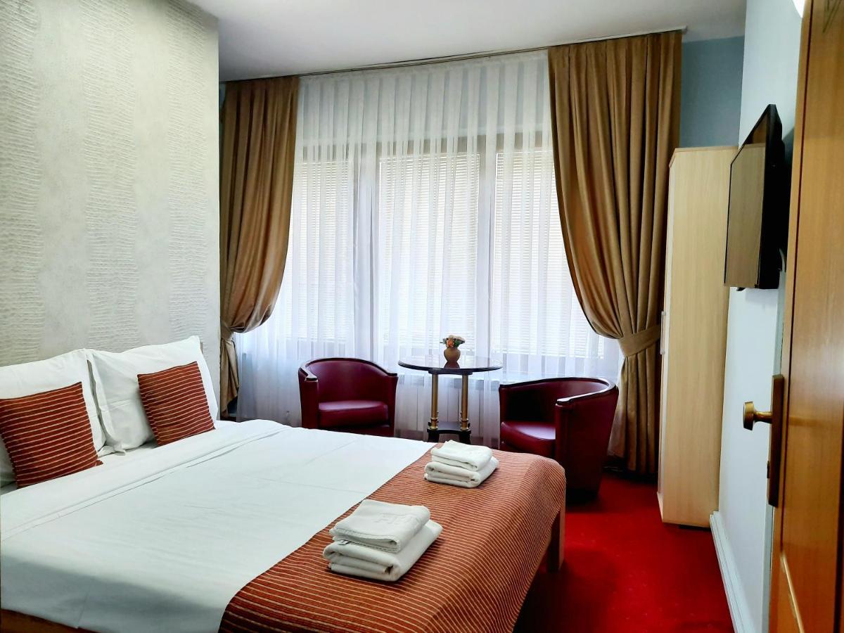Hotel Aristocrat & Fish Restaurant Скопье Экстерьер фото